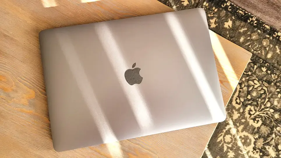 Apple nên tạo ra một chiếc MacBook giá rẻ chứ không phải một chiếc tablet kết hợp bàn phím