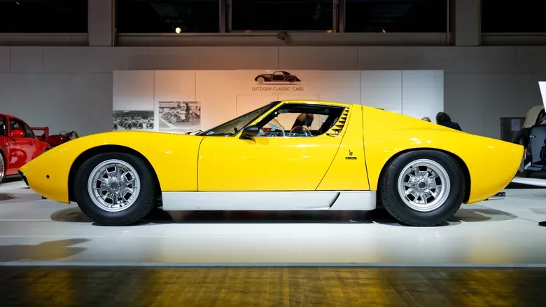 Câu chuyện mang tính biểu tượng về Lamborghini Miura, “siêu bò” đầu tiên trên thế giới 