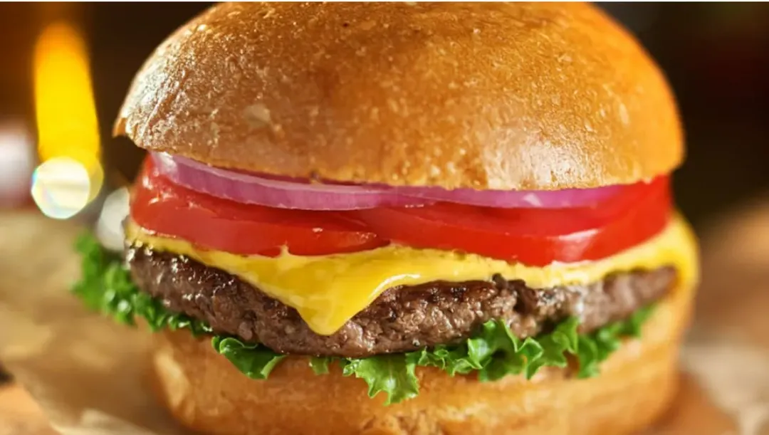 thumbnail - Bánh Hamburger đã có một lịch sử lâu đời trước khi trở thành món ăn nổi tiếng ở Mỹ 