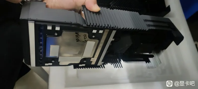 Lộ diện kích thước heatsink khá lớn của NVIDIA GeForce RTX 4090 Ti