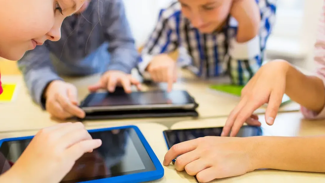 Ứng dụng học trực tuyến có thể chia sẻ dữ liệu con cái bạn với các nhà quảng cáo