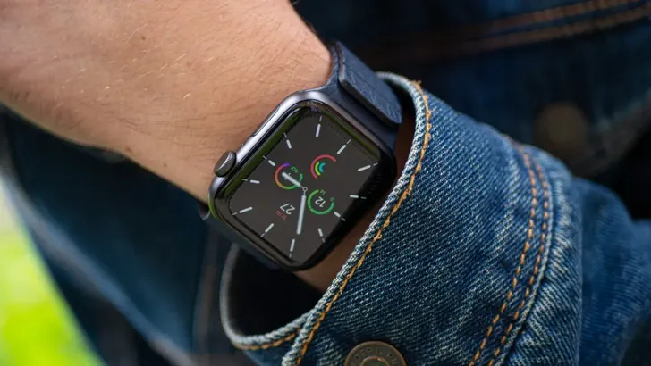 Apple bị kiện vì tính năng Tự động Mở khóa bằng Apple Watch