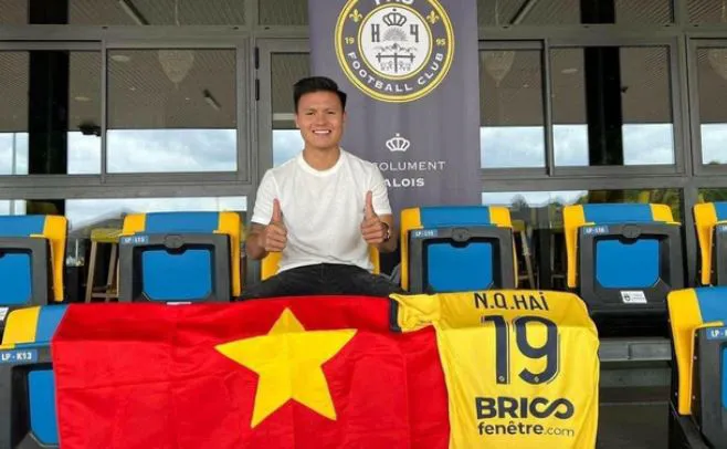 thumbnail - Cười ngoác miệng với fan Việt Nam ca ngợi Pau FC sau khi Quang Hải đầu quân cho CLB này