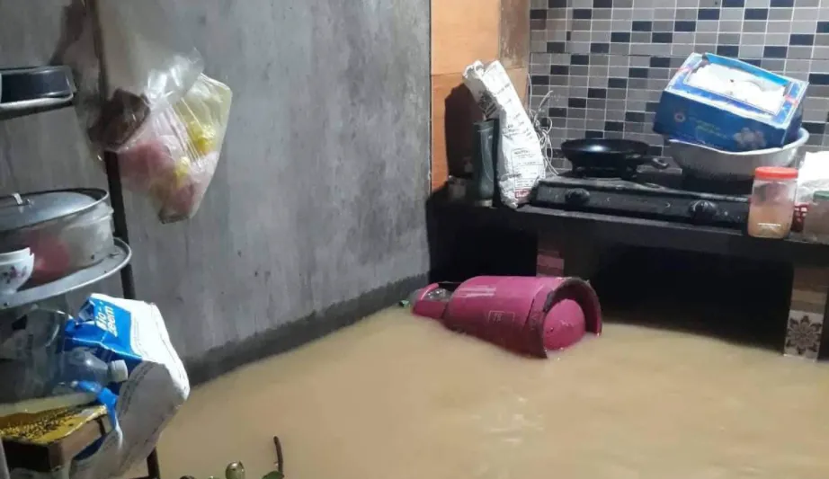 Tại sao lũ lụt xảy ra ở Nghệ An và một số tỉnh miền Trung?