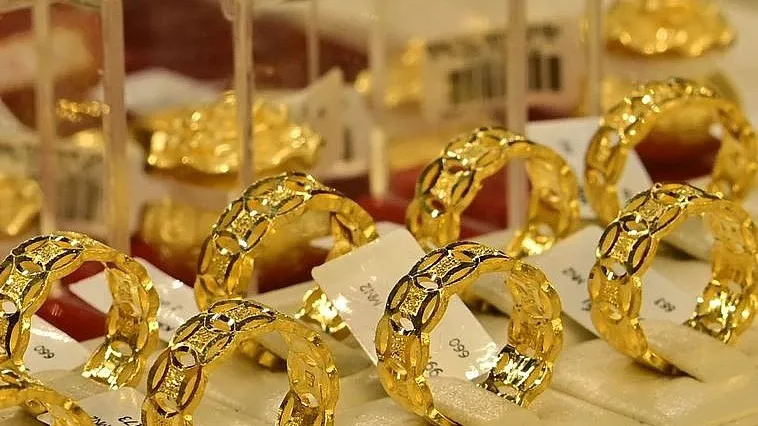 thumbnail - Giá vàng hôm nay 15/10/2022: giá vàng thế giới lao dốc nhưng giá vàng trong nước vẫn giữ mức 66 triệu