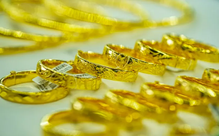 Giá vàng hôm nay 20/10/2022: Vàng trong nước giữ thế giằng co, giảm còn 65,9 triệu, vàng thế giới đảo chiều, giảm mạnh