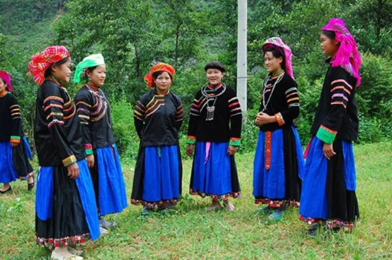 Phong tục đón Tết kỳ lạ ở vùng cao: đi ăn trộm lấy may, vỗ mông người lạ, thi hát với gà