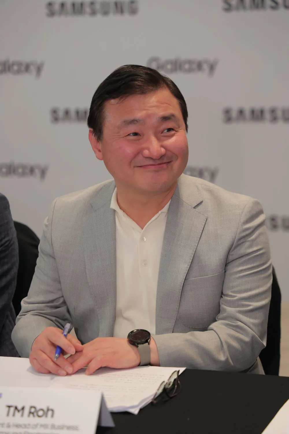 Chủ tịch mảng di động của Samsung thăm Việt Nam, chia sẻ 3 cách giải quyết thách thức của thị trường điện thoại