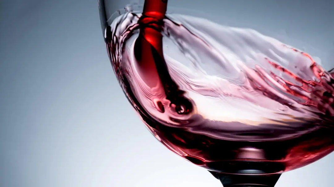 Các nhà khoa học đã tìm ra lý do rượu vang đỏ gây đau đầu