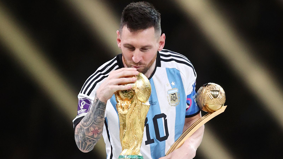 Top 10 cầu thủ thành công nhất mọi thời đại: Messi vô đối, người thứ 2 đi tù