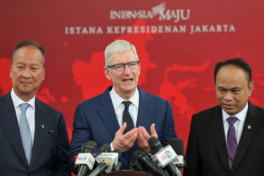 Ngay sau khi rời Việt Nam tới Indonesia, CEO Apple Tim Cook đã tuyên bố sắp xây nhà máy mới tại đất nước vạn đảo