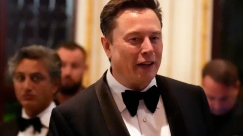 Elon Musk cảnh báo OpenAI sẽ “ăn tươi nuốt sống” Microsoft