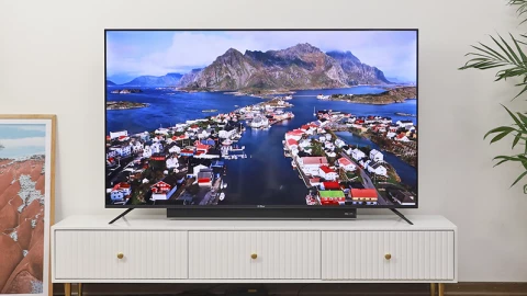 Thị trường Việt Nam vừa xuất hiện 2 TV đầu tiên tích hợp loa soundbar