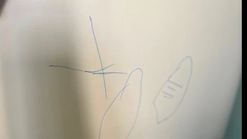 Có nên dùng mút melamine tẩy mực bút bi trên ghế da không?