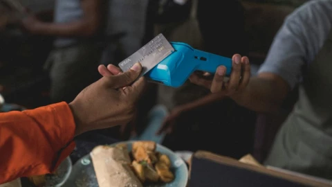 Tại sao Visa phải xây lại cả hạ tầng thanh toán chỉ vì AI?