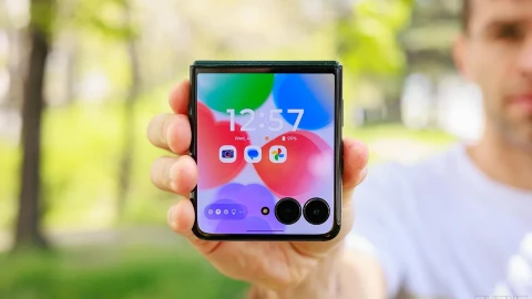 Motorola vượt mặt Samsung để trở thành vua điện thoại gập mới