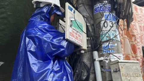 Nhà mạng chạy đua cứu mạng lưới giữa tâm lũ