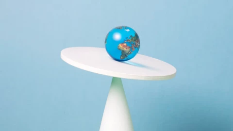 Bơm nước ngầm làm Trái Đất nghiêng đi gần 1 mét và đây là lý do bạn nên lo lắng