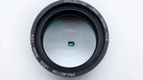 TCL tung ra màn hình micro-LED sắc nét nhất thế giới cho kính AI: 5131 ppi, "đạt chuẩn võng mạc"