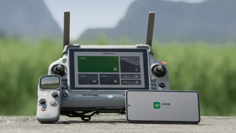 DJI ra mắt điều khiển từ xa RC Mini AG nhỏ gọn với màn hình 1,97 inch và tầm truyền video lên tới 10 km