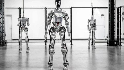 Một cựu giám đốc an toàn khởi kiện công ty, cáo buộc bị sa thải vì cảnh báo về sức mạnh nguy hiểm của robot hình người