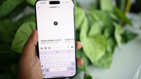 Điều gì xảy ra khi 20 người cùng làm việc chung với một AI trong một phòng chat?