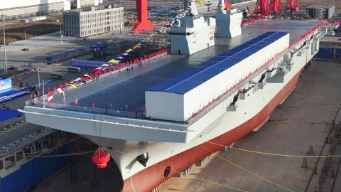 Tàu tấn công đổ bộ Type 076: “quái vật” bí ẩn của hải quân Trung Quốc lộ diện