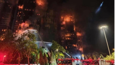 Vụ cháy ở Hồng Kông làm 44 người thiệt mạng, ba giám đốc điều hành của công ty kỹ thuật bị bắt vì nghi ngờ ngộ sát