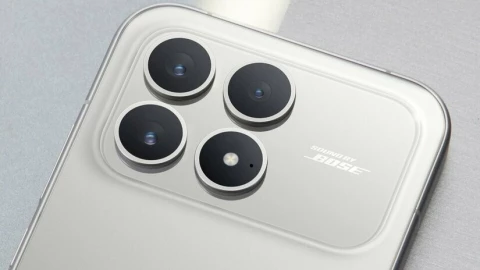 Thị trường Việt Nam vừa xuất hiện chiếc smartphone chính hãng có hẳn loa tinh chỉnh bởi Bose, chip Snapdragon 8 Elite, pin 6210mAh, sạc nhanh 100W