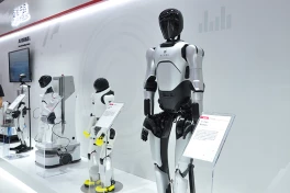 Chi phí sản xuất robot hình người sẽ giảm 70% trong thập kỷ tới