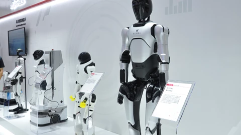 Chi phí sản xuất robot hình người sẽ giảm 70% trong thập kỷ tới