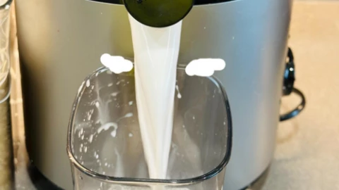 Nghe lời chị em trên mạng và đi ngay cái máy ép chậm