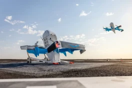 Chuyện gì xảy ra khi drone giao hàng vướng vào dây cáp Internet trên cao?