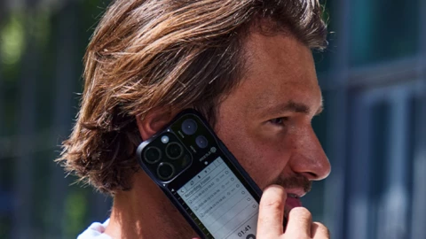 Phụ kiện iPhone mới có màn hình e-ink đa năng chỉ từ 120 USD