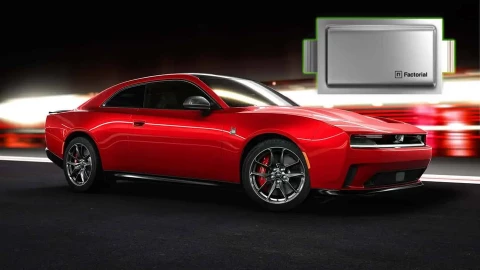 Charger Daytona EV chuẩn bị lột xác với pin thể rắn mật độ cao