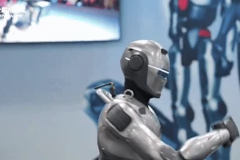 Trung Quốc hiện thực hóa "Real Steel": Ra mắt robot hình người đầu tiên chuyên dùng để thi đấu võ thuật