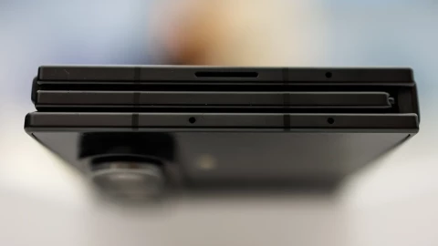 Samsung ra mắt điện thoại gập 3 đầu tiên đối đầu với Huawei