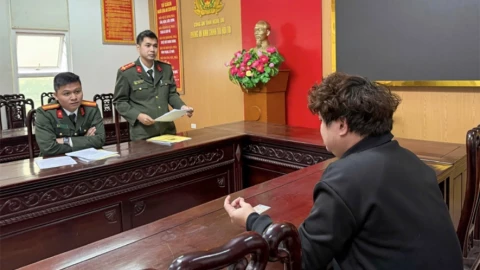 Bi hài chuyện người đàn ông chuyển cuộc gọi “đòi nợ” sang cho... Bộ Công an nghe hộ