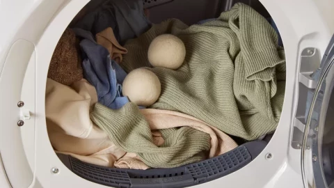 Bóng sấy quần áo là gì? 5 lý do nên dùng bóng sấy quần áo