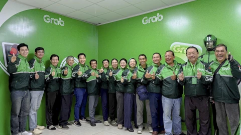 Grab tặng đồng phục mới cho đối tác tài xế cả nước