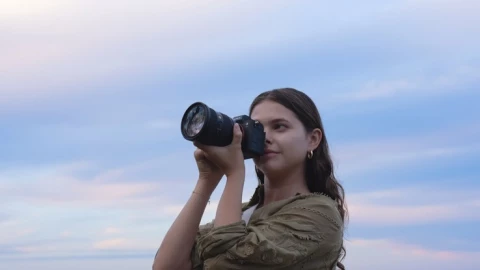 Sony A7 V: Camera mới đắt đỏ của Sony bị chê ở một điểm không cãi được