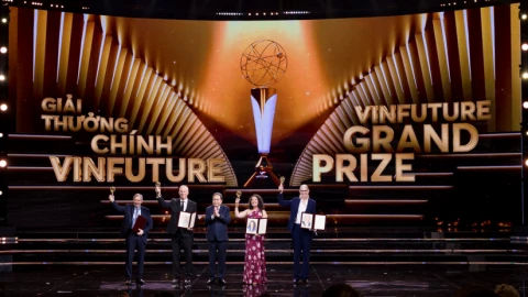 VinFuture Grand Prize 2025 vinh danh nhóm các nhà khoa học vì những khám phá và phát triển vắc-xin HPV