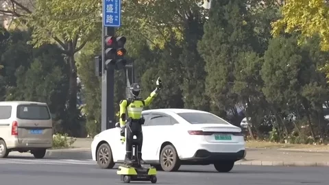 Hàng Châu ra mắt robot cảnh sát giao thông đầu tiên được điều khiển bởi AI