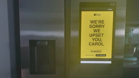 Quảng cáo Apple trên tủ lạnh Samsung khiến một người phải nhập viện cấp cứu