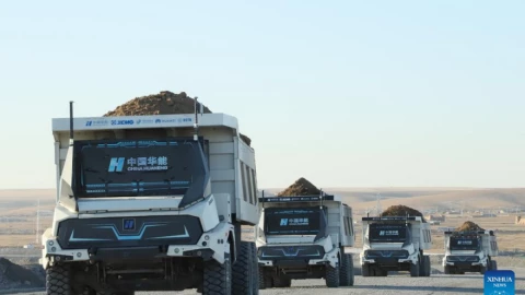 Trung Quốc thử nghiệm xe tải không người lái tại mỏ cao nhất thế giới