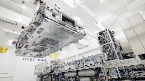 Quốc gia tham vọng trở thành cái tên thứ ba sau Hà Lan và Nhật Bản tự sản xuất được máy quang khắc