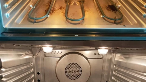 Cách vệ sinh lò nướng, nồi chiên không dầu sạch bong, dễ thực hiện