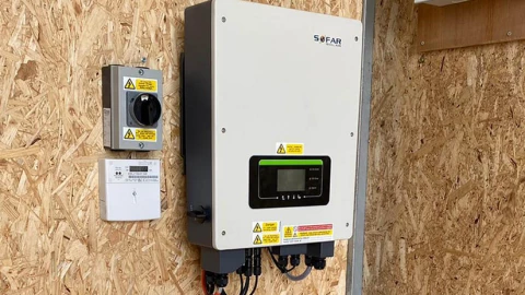 Công nghệ inverter đang cách mạng ngành năng lượng mặt trời ra sao?
