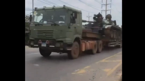 Quân đội Campuchia triển khai xe tăng T-55 tới tiền tuyến