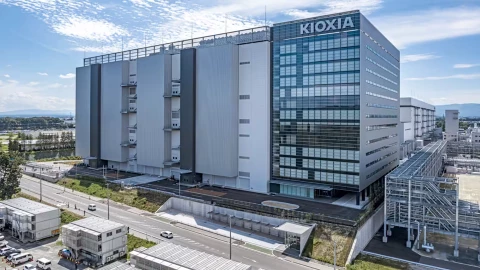 Kioxia sẽ sản xuất chip nhớ thế mới cho trung tâm dữ liệu AI vào năm 2026